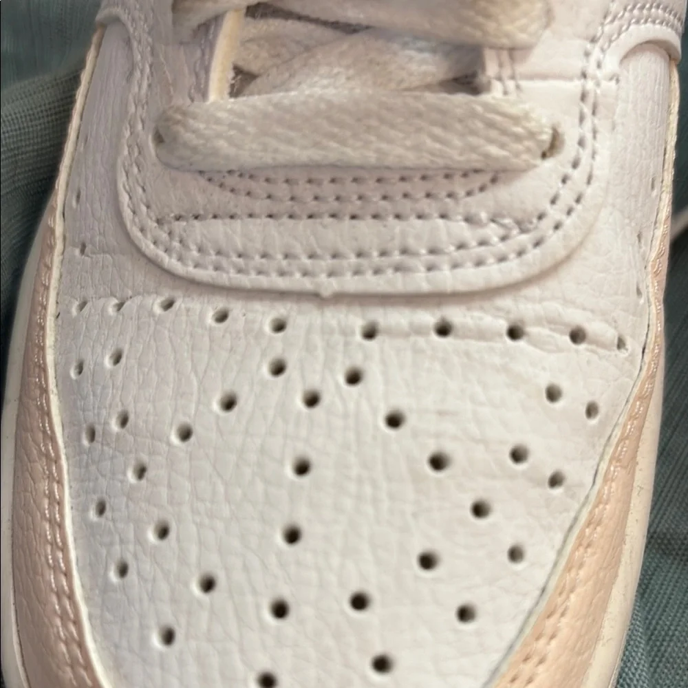 Nike White and Black Sneakers with peach/tan accents, size 8 - Picture 9 of 10